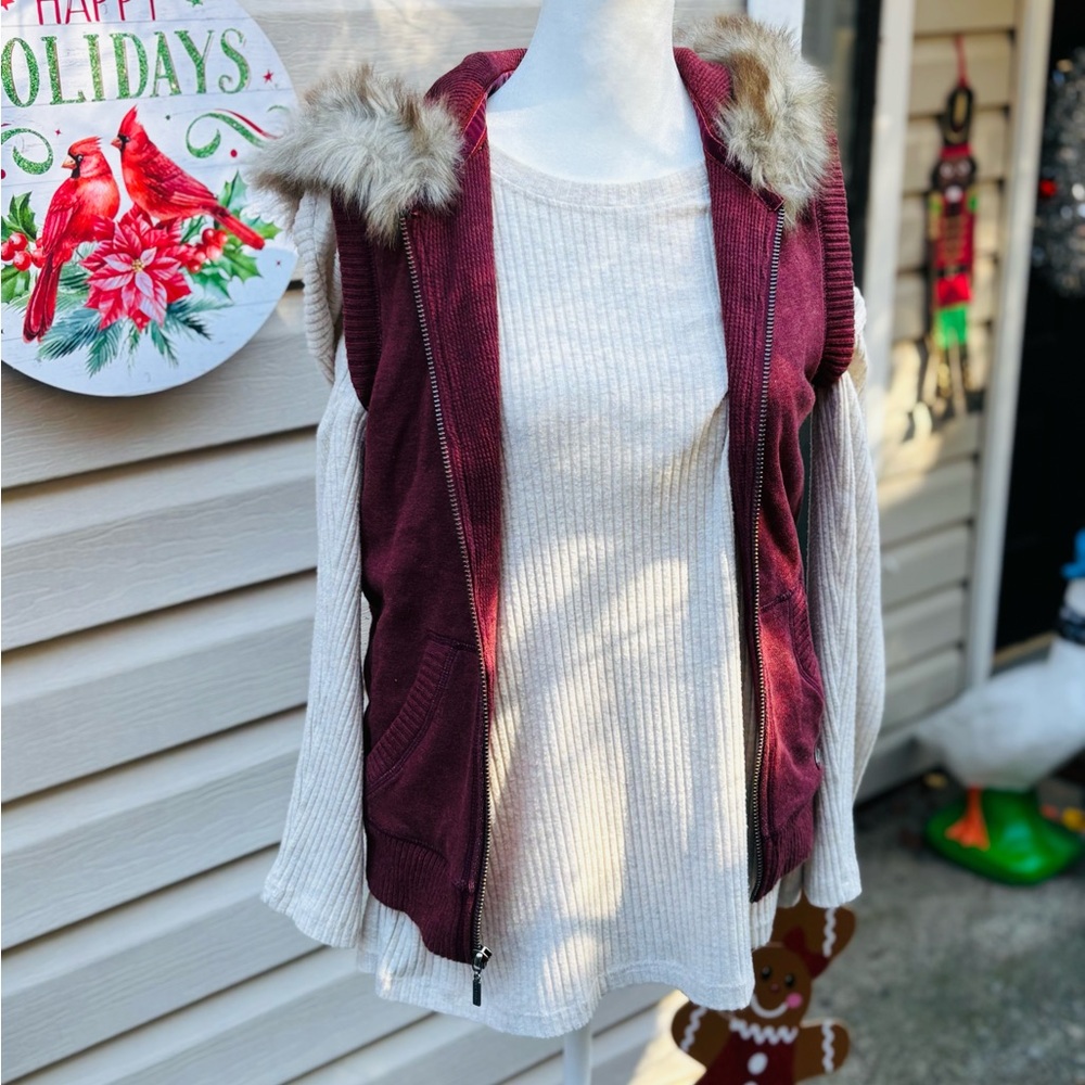 Aeropostale Maroon Knit Vest
